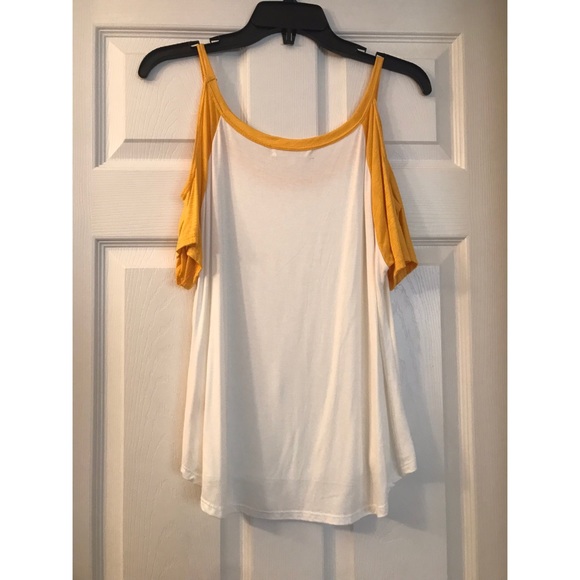 Cold shoulder T-shirt - Picture 2 of 3